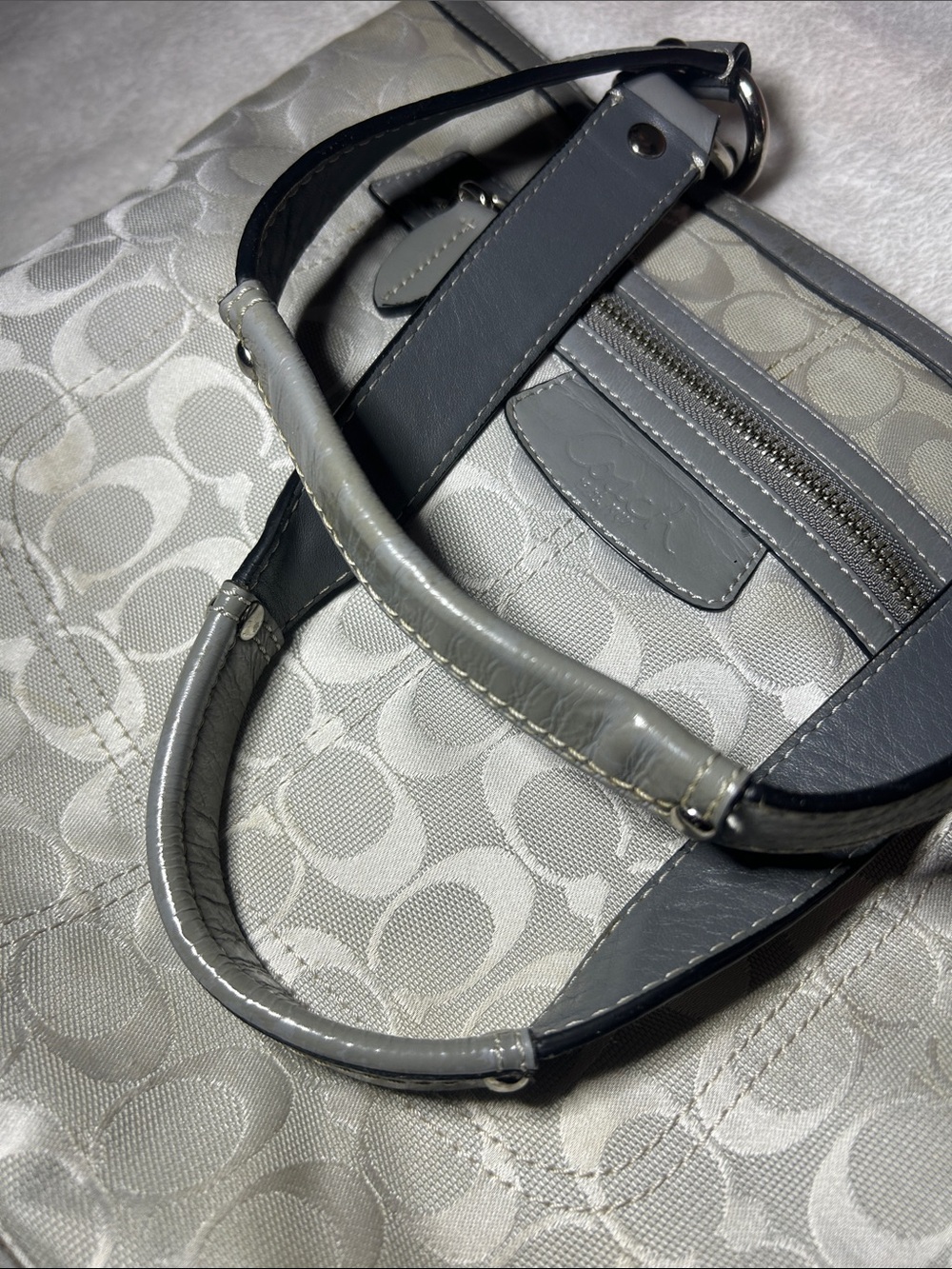 Coach Signature Canvas Shoulder Bag in Light Gray and Cream - Picture 4 of 9